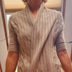 Beige, mid-sleeve cardigan
